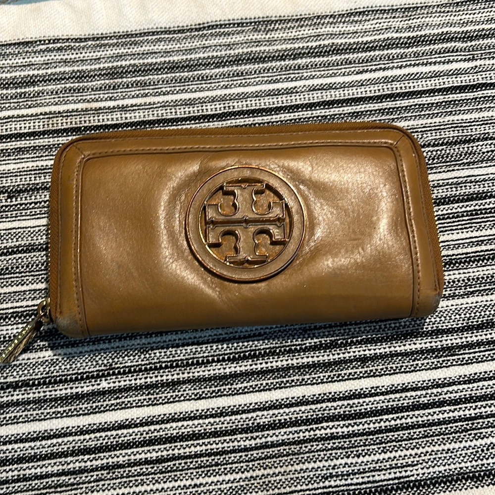 Tory Burch Tan Amanda Zip Continental Wallet